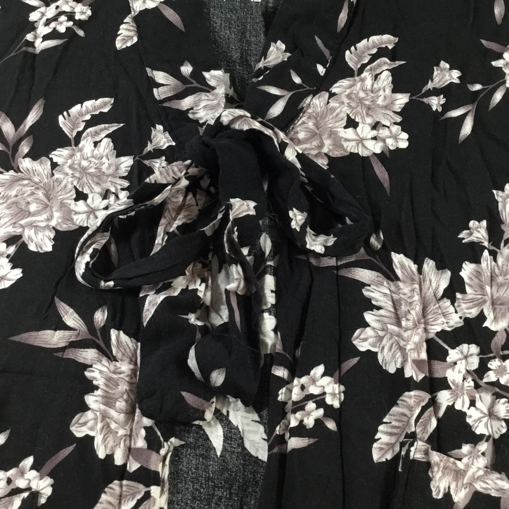 Spiritual Gangster Maya Black Floral Tie-Front Kimono Robe Swimsuit Cover Up OS - Picture 4 of 10